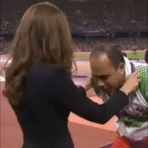 Mehrdad Karam Zadeh awarded by Catherine Middleton at London Paralympics (Capture: Youtube)