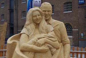 Sand sculpture of The Duke & Duchess of Cambridge and their child (pic: mattbuck/Wikimedia)